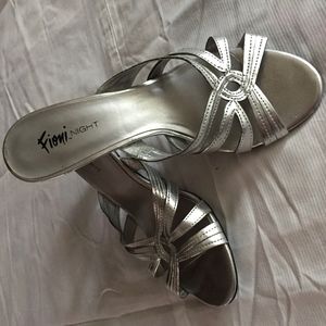 Fioni - Silver slingback dress shoe - 7M